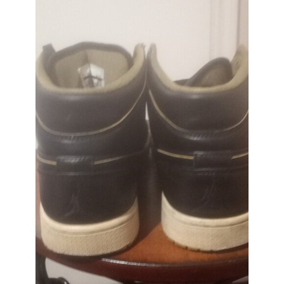 Mens Sz 9.5 Nike Air Jordan 1 Mid Retro \